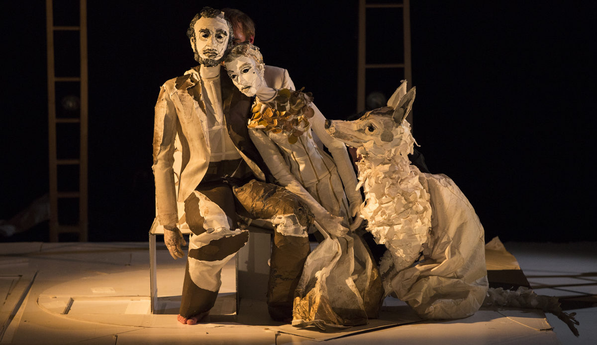 LesAngesAuPlafond_WhiteDog_Mouffetard White Dog © Vincent Muteau